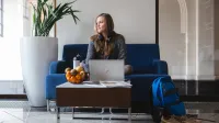 Psychodietetyka | Studia I stopnia w Bydgoszczy | Uniwersytet WSB Merito Bydgoszcz: Główna grafika: Toruń - studia podyplomowe - Uczestniczka studiów podyplomowych podczas zajęć
