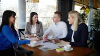 Fintech - innowacje technologiczne na rynku finansowym | Studia podyplomowe w Bydgoszczy | Uniwersytet WSB Merito Bydgoszcz: Główna grafika: Toruń - studia podyplomowe - Uczestnicy studiów podyplomowych podczas zajęć