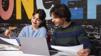 Bankowość i finanse cyfrowe | Studia II stopnia w Bydgoszczy | Uniwersytet WSB Merito Bydgoszcz: Studenci pracujący przy komputerze