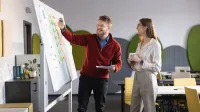 Zarządzanie projektem – Junior Project Manager | Studia II stopnia w Bydgoszczy | Uniwersytet WSB Merito Bydgoszcz: Studenci pracujący nad projektem