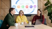 Zielone Technologie i Sztuczna inteligencja: Informatyka dla zrównoważonego rozwoju | Studia podyplomowe w Bydgoszczy | Uniwersytet WSB Merito Bydgoszcz: Główna grafika: Bydgoszcz-studia podyplomowe-studenci podczas zajęć