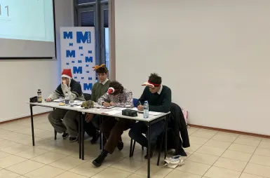 Debata oksfordzka w ramach Kujawsko‑Pomorskiej Ligi Debat na Uniwersytecie WSB Merito Bydgoszcz | 18.12.2025 [GALERIA ZDJĘĆ] | Aktualności | Uniwersytet WSB Merito Bydgoszcz: uczestnicy debaty oksfordzkiej