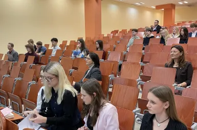 Debata oksfordzka w ramach Kujawsko‑Pomorskiej Ligi Debat na Uniwersytecie WSB Merito Bydgoszcz | 18.12.2025 [GALERIA ZDJĘĆ] | Aktualności | Uniwersytet WSB Merito Bydgoszcz: uczestnicy debaty oksfordzkiej