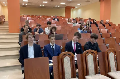 Debata oksfordzka w ramach Kujawsko‑Pomorskiej Ligi Debat na Uniwersytecie WSB Merito Bydgoszcz | 18.12.2025 [GALERIA ZDJĘĆ] | Aktualności | Uniwersytet WSB Merito Bydgoszcz: uczestnicy debaty oksfordzkiej