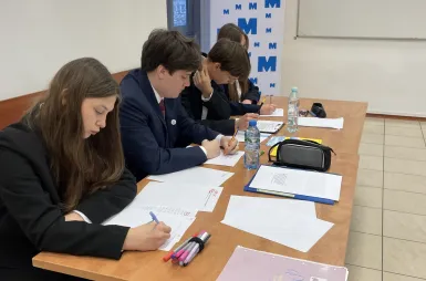 Debata oksfordzka w ramach Kujawsko‑Pomorskiej Ligi Debat na Uniwersytecie WSB Merito Bydgoszcz | 18.12.2025 [GALERIA ZDJĘĆ] | Aktualności | Uniwersytet WSB Merito Bydgoszcz: uczestnicy debaty oksfordzkiej
