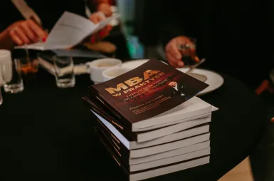 MBA Day: Lider zaczyna się od ludzi. O zaufaniu, komunikacji i dojrzałości menedżerskiej [GALERIA ZDJĘĆ] | Aktualności | Uniwersytet WSB Merito Bydgoszcz: spotkanie MBA Day