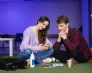 LEANconnect #4 17 marca na UWSB Merito Bydgoszcz! [GALERIA ZDJĘĆ] | Aktualności | Uniwersytet WSB Merito Bydgoszcz: studenci siedzą, oglądają coś na smartfonie