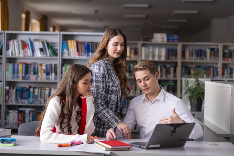 4 kroki do dostępności Uniwersytetu WSB Merito w Toruniu | Uniwersytet WSB Merito Bydgoszcz: Studenci w projekcie grupowym