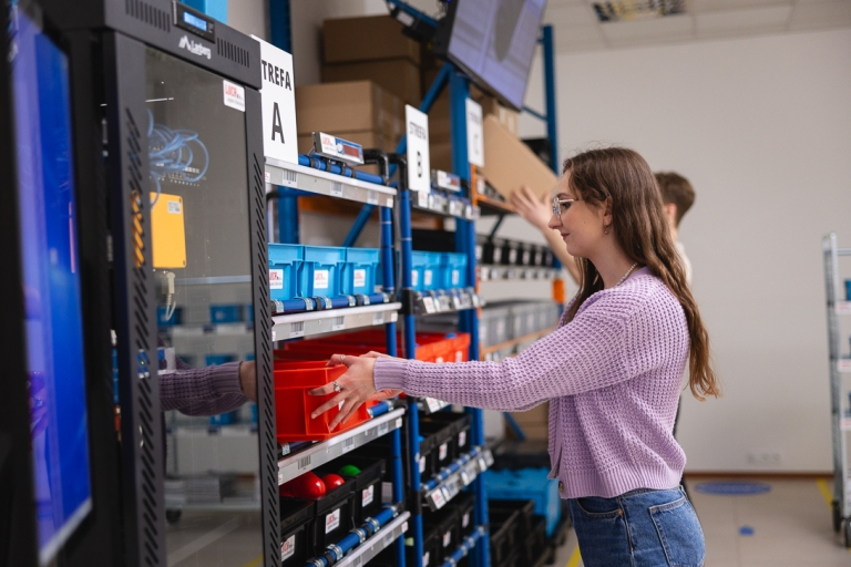 AI in Logistics | Studia I stopnia w Bydgoszczy | Uniwersytet WSB Merito Bydgoszcz: bydgoszcz_laboratoria_logistyka