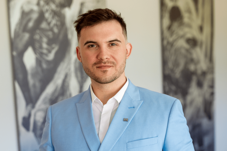 Magia świąt i łatwa dopamina czyli biohacking marketingu? Mózg w trybie świątecznym od 1 listopada [PODCAST] | Aktualności | Uniwersytet WSB Merito Bydgoszcz: dr Piotr Sieńko