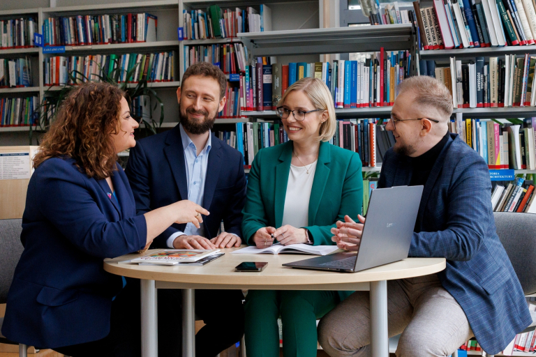 Zdrowy pracownik, zdrowa firma | Uniwersytet WSB Merito Bydgoszcz: uczestnicy studiów MBA grupowe
