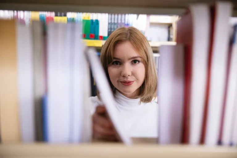 Prawo i finanse w administracji publicznej | Studia II stopnia w Bydgoszczy | Uniwersytet WSB Merito Bydgoszcz: bydgoszcz_biblioteka_studentka