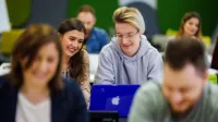 Dietetyka sportowa | Studia I stopnia w Chorzowie | Uniwersytet WSB Merito Chorzów: studenci w sali 
