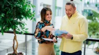 Wyniki wyszukiwania | Uniwersytet WSB Merito Chorzów: studenci omawiający zadanie