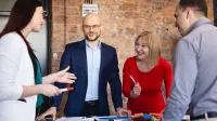 Zarządzanie logistyką i łańcuchami dostaw | Studia II stopnia w Chorzowie | Uniwersytet WSB Merito Chorzów: uczestnicy studiów podyplomowych wykonujący projekt w grupie