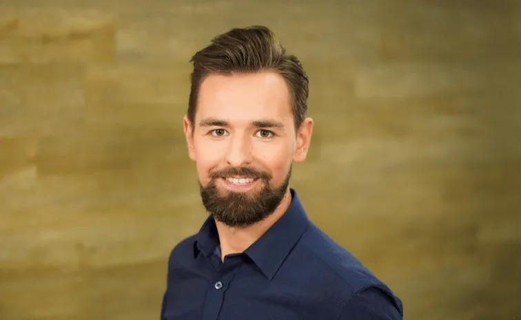 "Psychologia oszukiwania – o oszustach, oszustwach i metodach obrony" - zapraszamy na bezpłatny webinar | Aktualności | Uniwersytet WSB Merito Chorzów: Kamil Zieliński