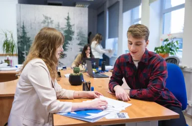 Our campus | WSB Merito Bydgoszcz University: Student w biurze karier