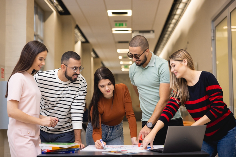 Admissions process stages | WSB Merito University in Chorzów: A group of students working on a project