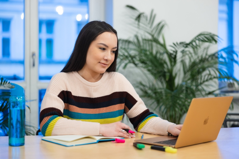 Search results | WSB Merito Gdańsk University: Student working with MeritoGo