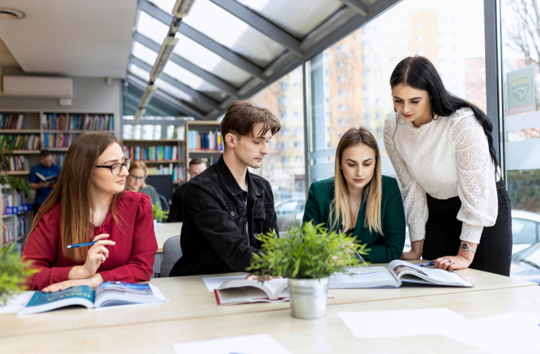 Search results | WSB Merito Toruń University: studenci w bibliotece uczelni