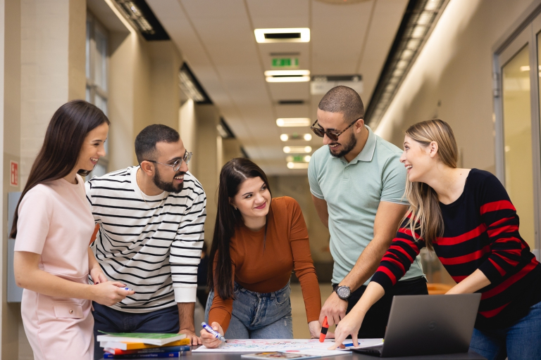 How to legalise your stay in Poland? | WSB Merito Warsaw University: A group of students working on a project
