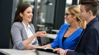 Administracja i biznes | Studia II stopnia ze studiami podyplomowymi w Gdańsku | Uniwersytet WSB Merito w Gdańsku: Grupa osób rozmowa
