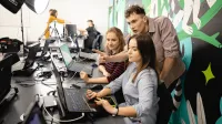 Animacja i efekty specjalne | Studia I stopnia w Gdańsku | Uniwersytet WSB Merito w Gdańsku: Studenci w pracowni komputerowej