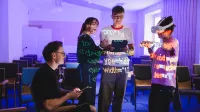 IT Project Management | Studia II stopnia w Gdańsku | Uniwersytet WSB Merito w Gdańsku: Studenci na zajęciach z VR