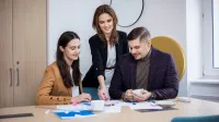 Budowa i utrzymanie aplikacji no-code | Studia podyplomowe w Gdańsku | Uniwersytet WSB Merito w Gdańsku: SP uczestnicy praca zespołowa 