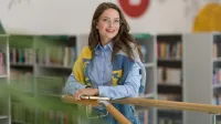 Lean Management z przygotowaniem do certyfikacji Green Belt | Studia podyplomowe w Gdańsku | Uniwersytet WSB Merito w Gdańsku: Słuczka SP na zdjęciu portretowym w bibliotece