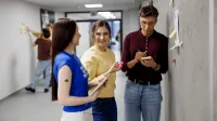 Marketing i sprzedaż | Studia II stopnia ze studiami podyplomowymi w Gdańsku | Uniwersytet WSB Merito w Gdańsku: Studenci podczas ćwiczeń warsztatowych