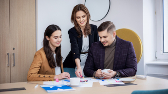 Budowa i utrzymanie aplikacji no-code | Studia podyplomowe w Gdańsku | Uniwersytet WSB Merito w Gdańsku: SP uczestnicy praca zespołowa 