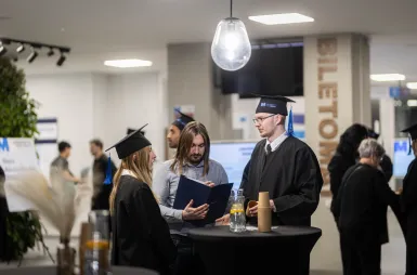 Uroczystość wręczenia dyplomów absolwentom 2025 za nami! | Aktualności | Uniwersytet WSB Merito w Gdańsku: Zdjęcie