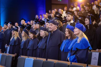 Uroczystość wręczenia dyplomów absolwentom 2025 za nami! | Aktualności | Uniwersytet WSB Merito w Gdańsku: zdj