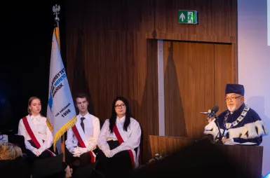 Uroczystość wręczenia dyplomów absolwentom 2025 za nami! | Aktualności | Uniwersytet WSB Merito w Gdańsku: Zdjęcie