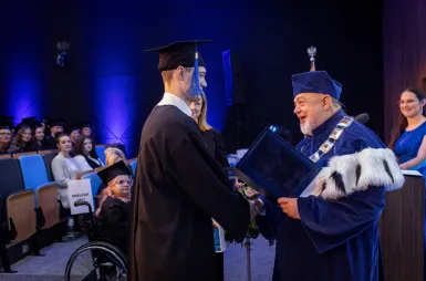 Uroczystość wręczenia dyplomów absolwentom 2025 za nami! | Aktualności | Uniwersytet WSB Merito w Gdańsku: Zdjęcie
