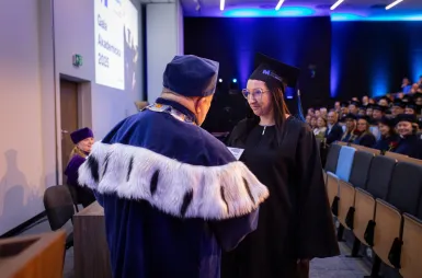 Uroczystość wręczenia dyplomów absolwentom 2025 za nami! | Aktualności | Uniwersytet WSB Merito w Gdańsku: Zdjęcie