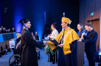 Uroczystość wręczenia dyplomów absolwentom 2025 za nami! | Aktualności | Uniwersytet WSB Merito w Gdańsku: zdjęcie