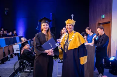 Uroczystość wręczenia dyplomów absolwentom 2025 za nami! | Aktualności | Uniwersytet WSB Merito w Gdańsku: Zdjęcie