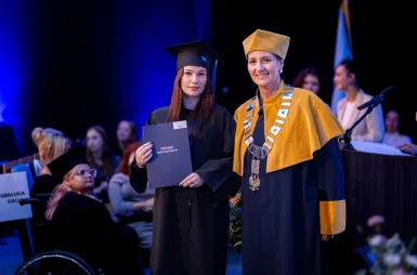 Uroczystość wręczenia dyplomów absolwentom 2025 za nami! | Aktualności | Uniwersytet WSB Merito w Gdańsku: zdjecie