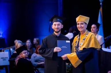 Uroczystość wręczenia dyplomów absolwentom 2025 za nami! | Aktualności | Uniwersytet WSB Merito w Gdańsku: Zdjęcie