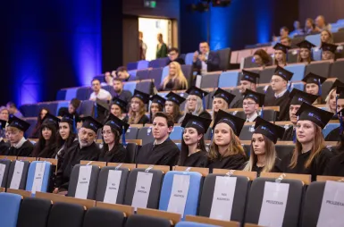 Uroczystość wręczenia dyplomów absolwentom 2025 za nami! | Aktualności | Uniwersytet WSB Merito w Gdańsku: Zdjęcie