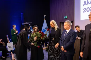 Uroczystość wręczenia dyplomów absolwentom 2025 za nami! | Aktualności | Uniwersytet WSB Merito w Gdańsku: Zdjęcie