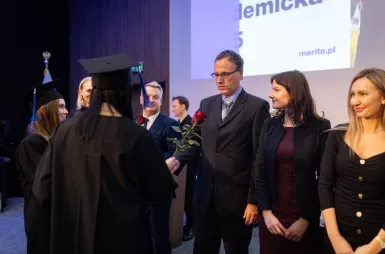 Uroczystość wręczenia dyplomów absolwentom 2025 za nami! | Aktualności | Uniwersytet WSB Merito w Gdańsku: zdj