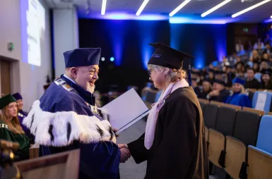 Uroczystość wręczenia dyplomów absolwentom 2025 za nami! | Aktualności | Uniwersytet WSB Merito w Gdańsku: Zdjęcie