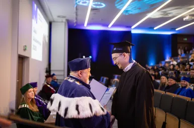 Uroczystość wręczenia dyplomów absolwentom 2025 za nami! | Aktualności | Uniwersytet WSB Merito w Gdańsku: Zdjęcie
