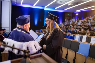 Uroczystość wręczenia dyplomów absolwentom 2025 za nami! | Aktualności | Uniwersytet WSB Merito w Gdańsku: zdj
