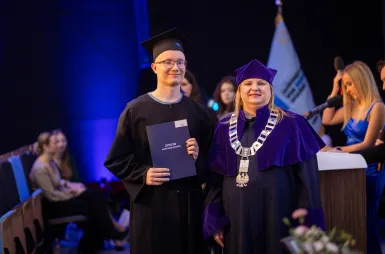 Uroczystość wręczenia dyplomów absolwentom 2025 za nami! | Aktualności | Uniwersytet WSB Merito w Gdańsku: zdj