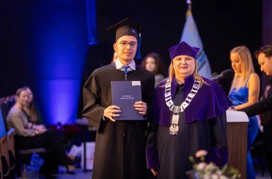 Uroczystość wręczenia dyplomów absolwentom 2025 za nami! | Aktualności | Uniwersytet WSB Merito w Gdańsku: Zdjęcie