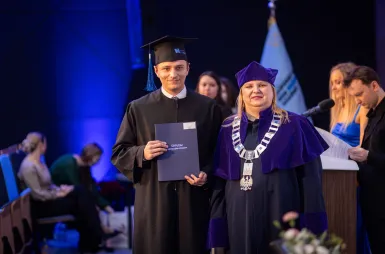 Uroczystość wręczenia dyplomów absolwentom 2025 za nami! | Aktualności | Uniwersytet WSB Merito w Gdańsku: zdj